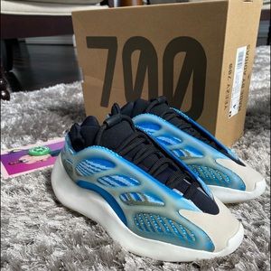 Yeezy Adidas 700 arzareth NEW Size 4